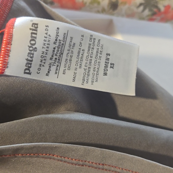 Patagonia Women's Long Sleeve Surf Shirt / Rashguard - Picture 3 of 11